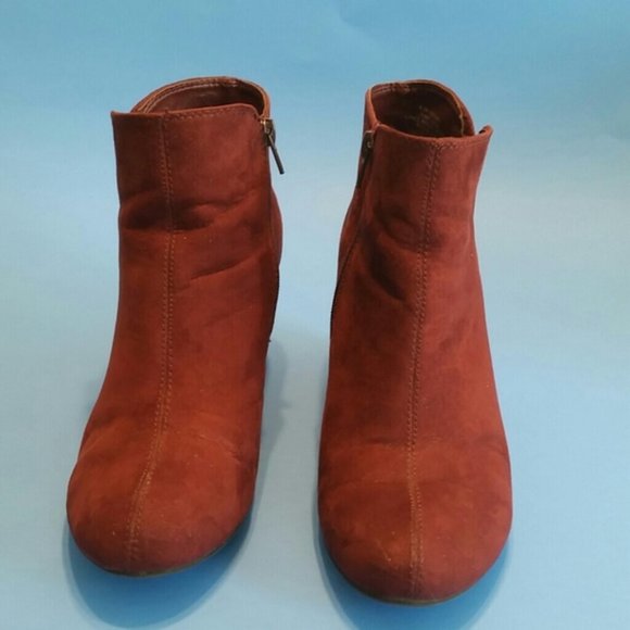 Madeline Burgundy Wedge Bootie EUC sz 8.5 - Picture 3 of 9